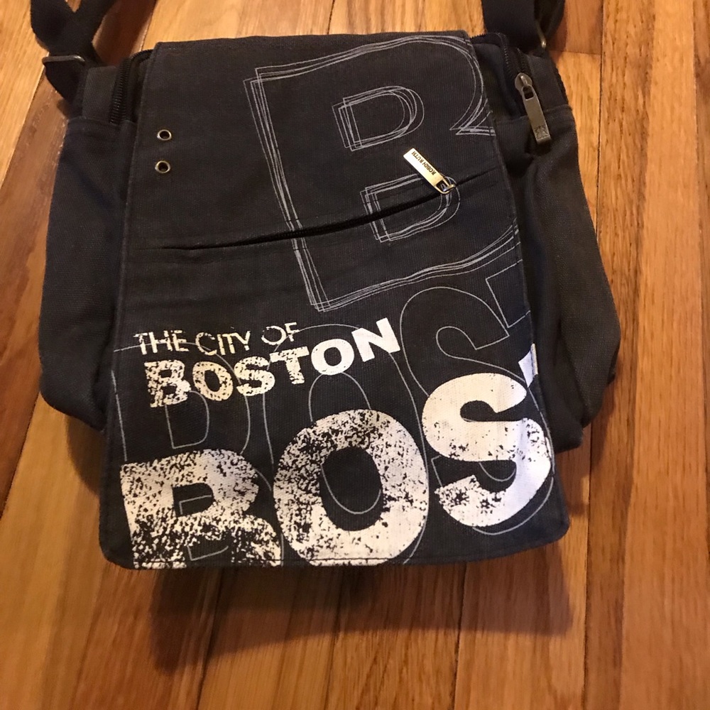 NWOT Boston Bag Robin Ruth